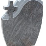 Enojni nagrobni spomenik s križem iz temnega granita.