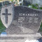 Moderen nagrobnik z valovitim robom izdelano iz granita